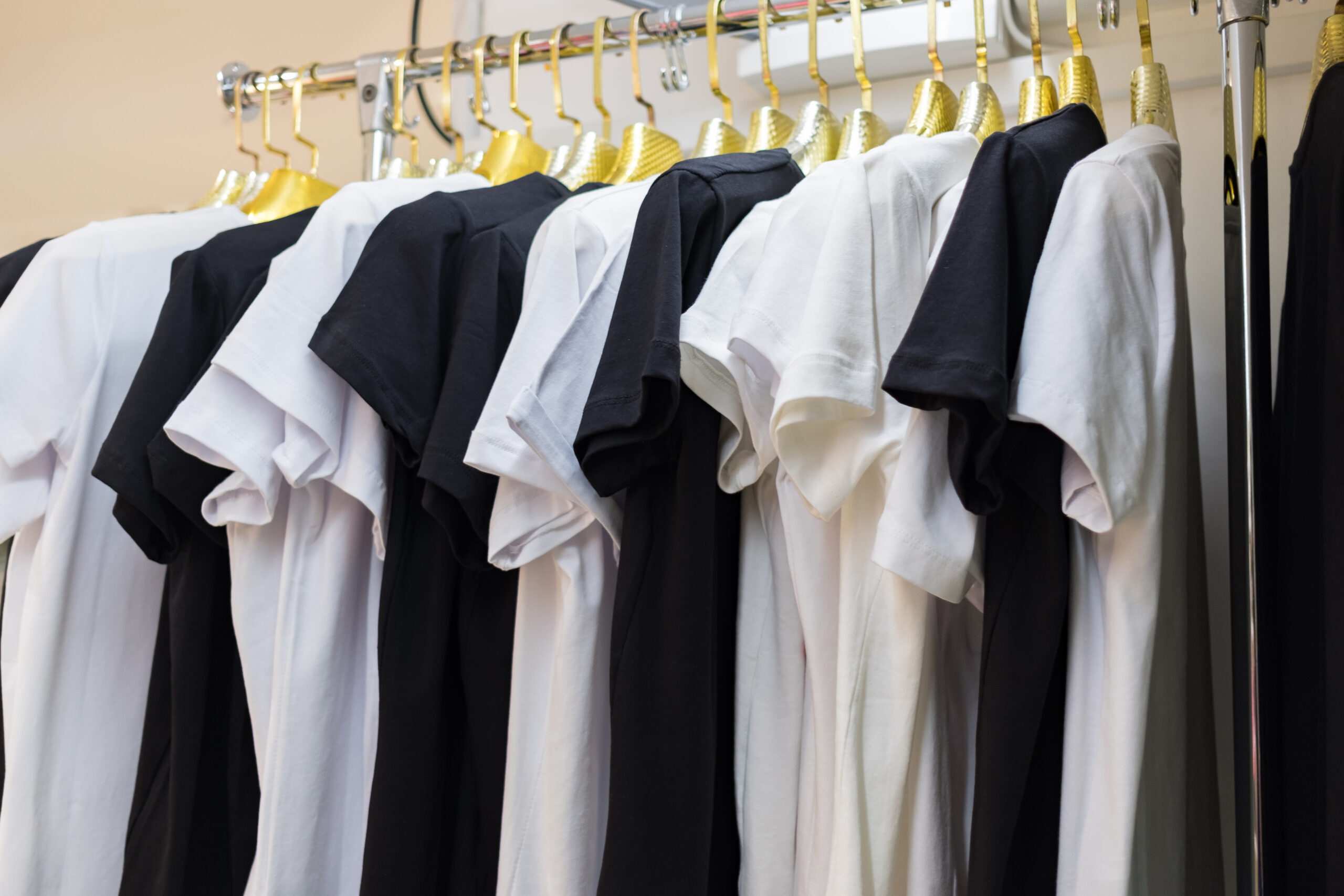 Custom cotton t-shirts in crew neck and oversized fits